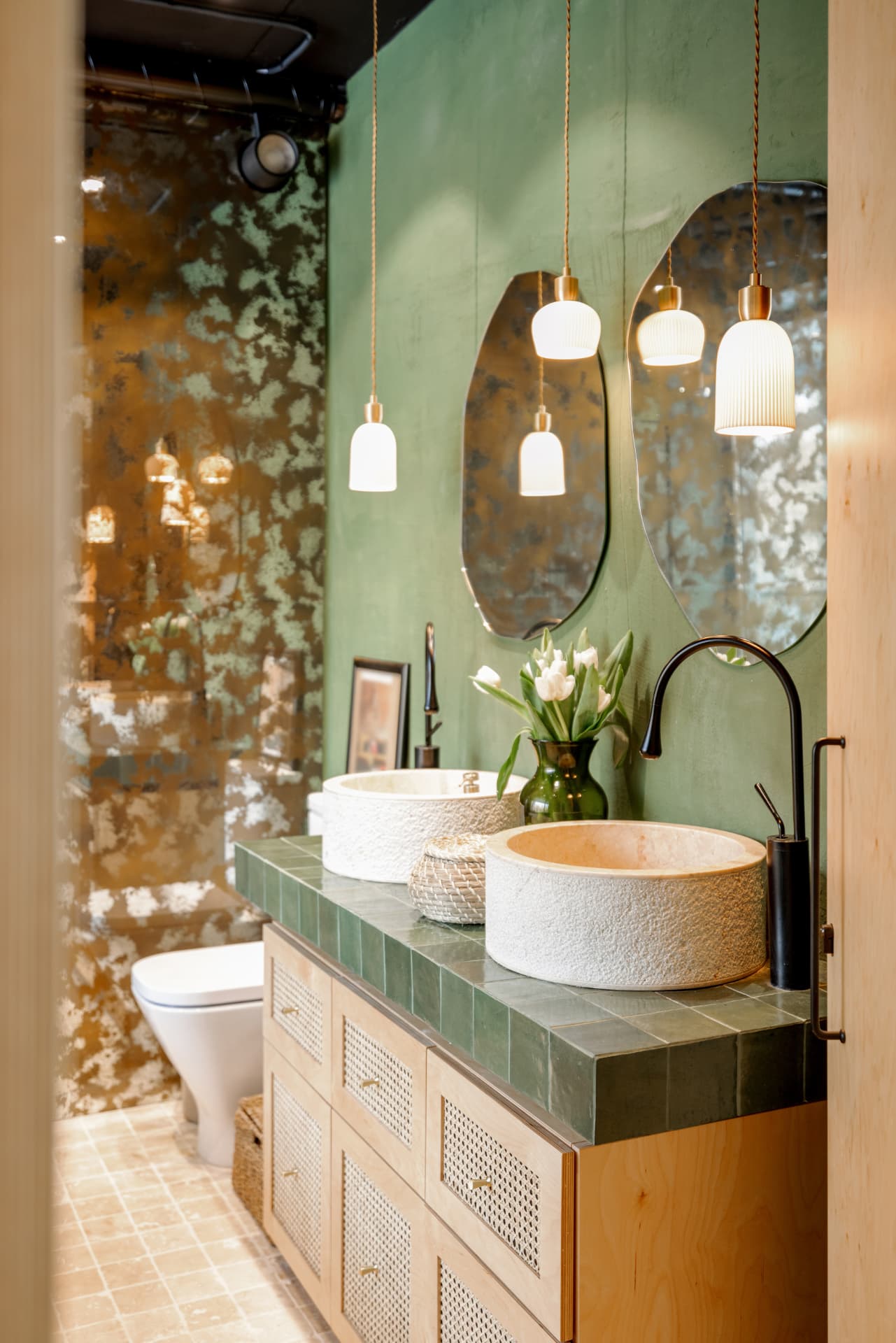 Bathroom Remodeling: Creating a Luxurious and Functional Space