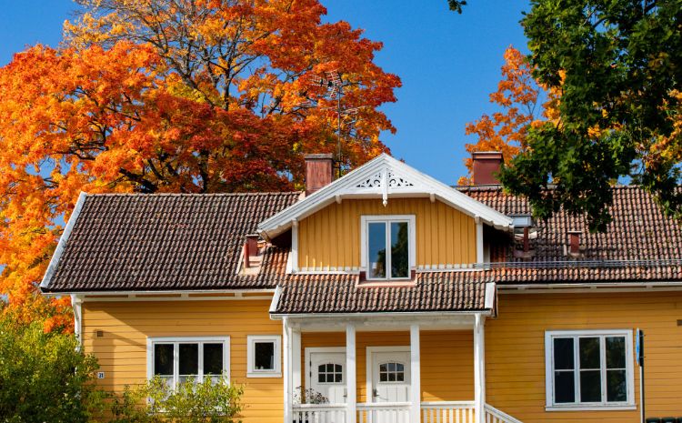 Why Fall Is Actually Prime Siding Season in Missouri