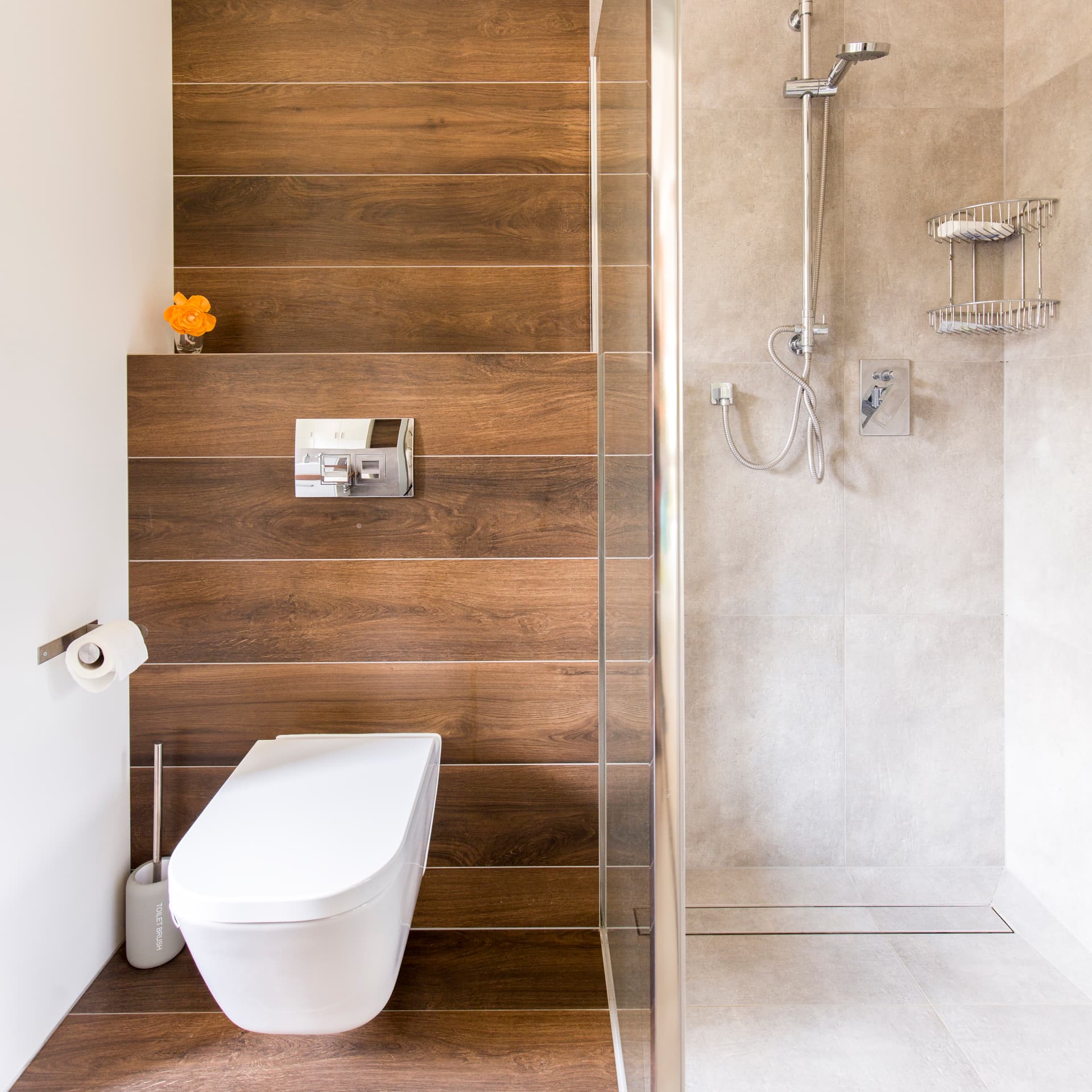 Walk-in Showers vs. Bathtubs: Which One is Right for You?